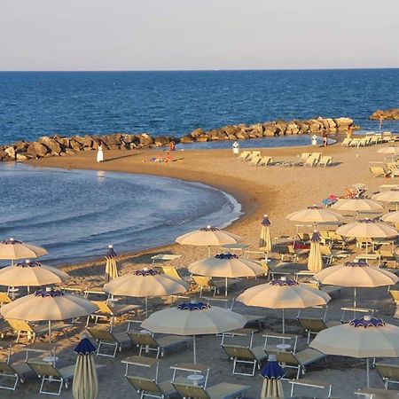 Hotel Holiday Sunshine Summer Misano Adriatico Bagian luar foto