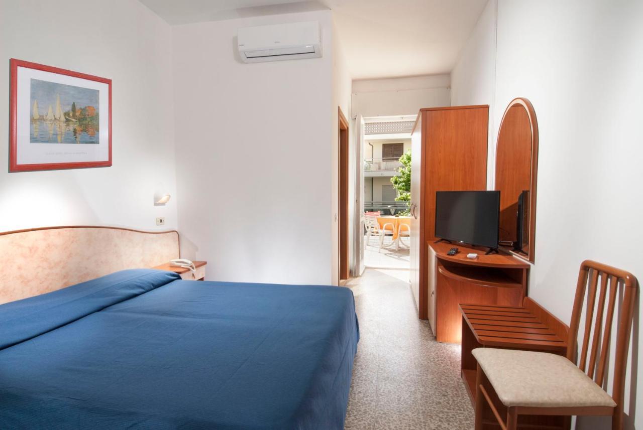 Hotel Holiday Sunshine Summer Misano Adriatico Bagian luar foto