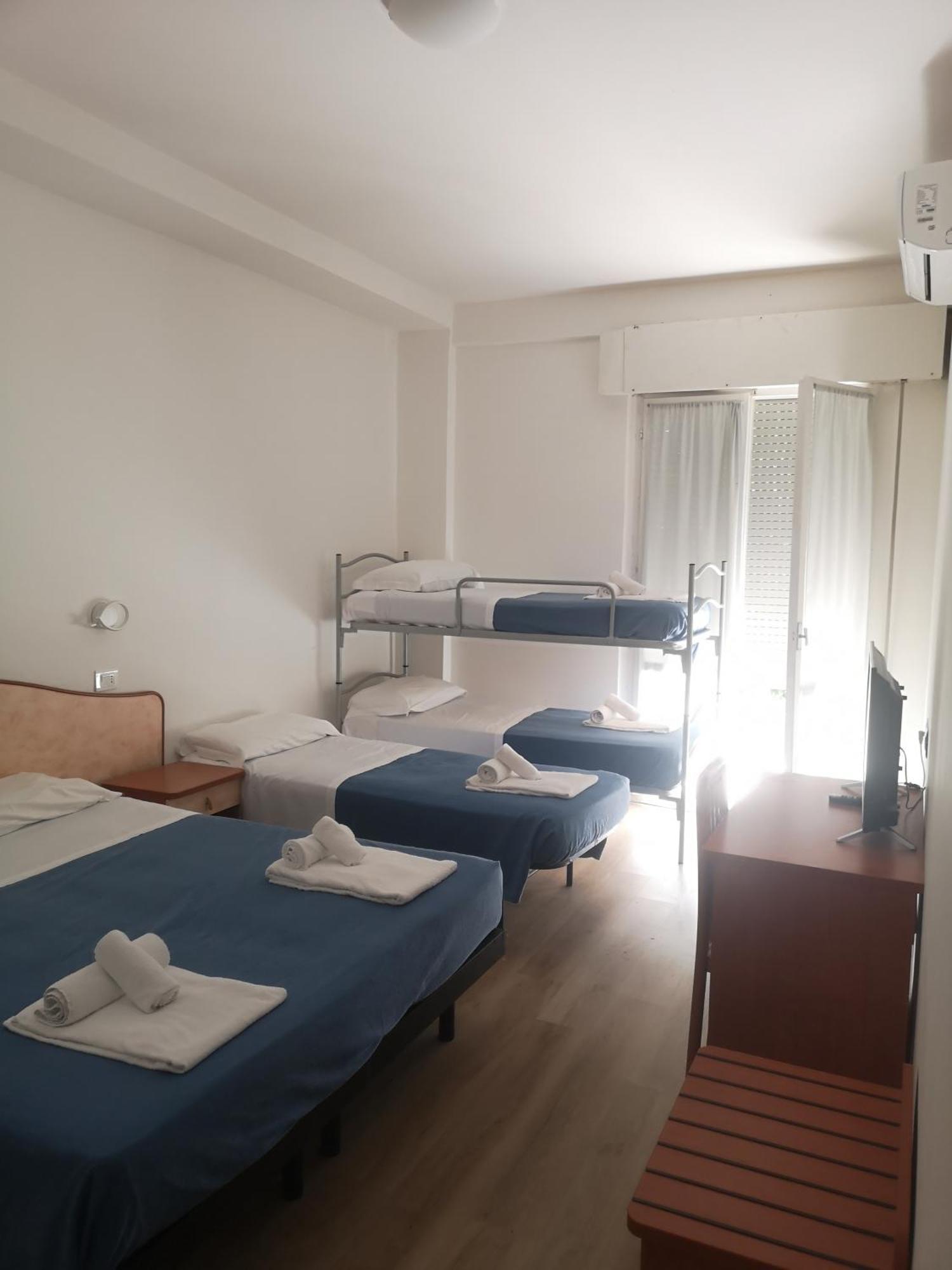 Hotel Holiday Sunshine Summer Misano Adriatico Bagian luar foto