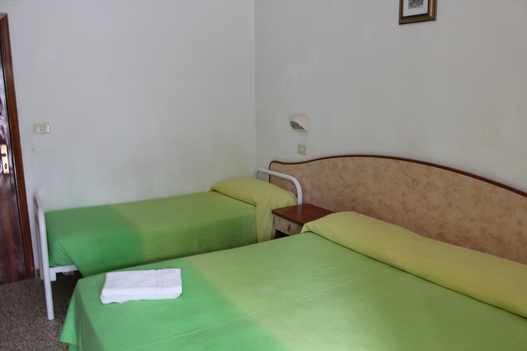 Hotel Holiday Sunshine Summer Misano Adriatico Bagian luar foto